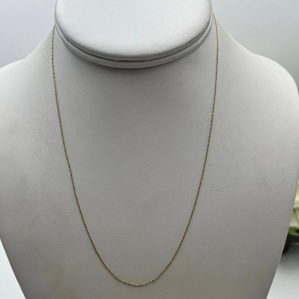 AV Signed 10k Yellow Gold Singapore‎ Twisted Links Chain Necklace .45 grams 16"